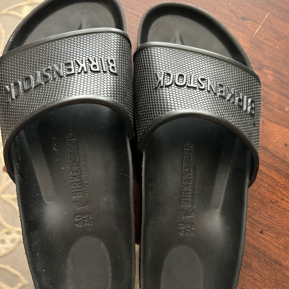 New w/o Box Birkenstock Barbados EVA
Black, Size 40, 9 women’s ,7.5 men’s. - Picture 5 of 5